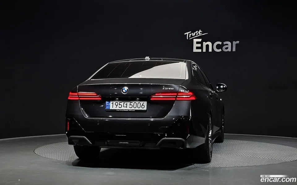 BMW 5 Series 520i M 2024 — миниатюра 4