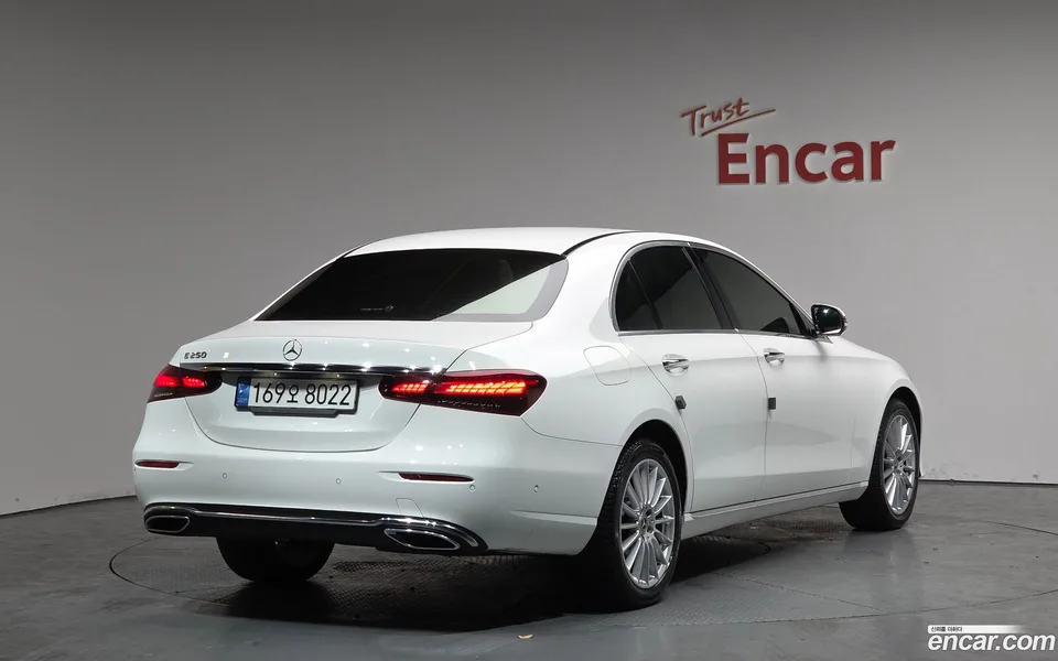 Mercedes-Benz E-Class E250 2022 — миниатюра 2