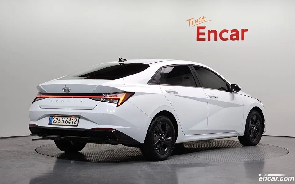 Hyundai Avante Hybrid 2022 — миниатюра 2