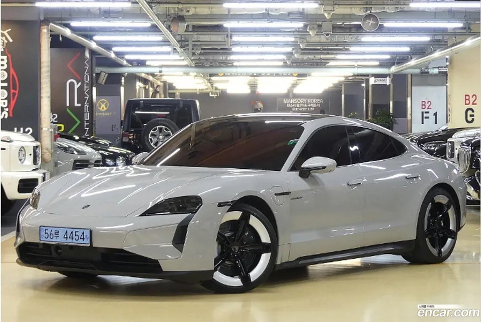 Porsche Taycan 2024 — миниатюра 2