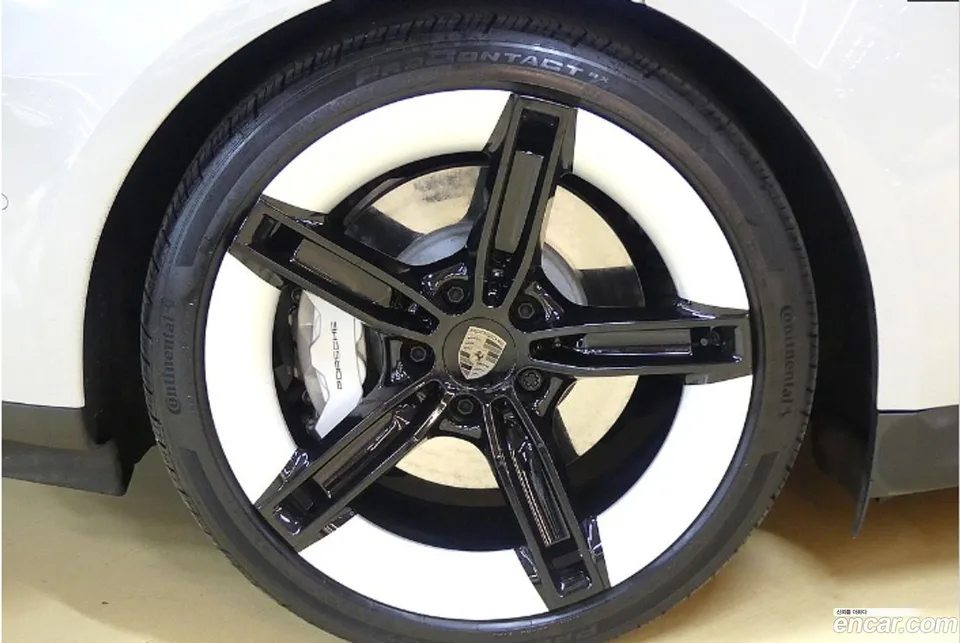 Porsche Taycan 2024 — миниатюра 4