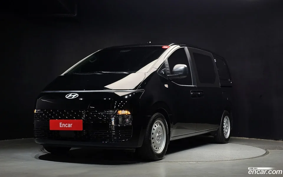 Hyundai Staria 5 2025 — фото 1, купить с доставкой в Москву