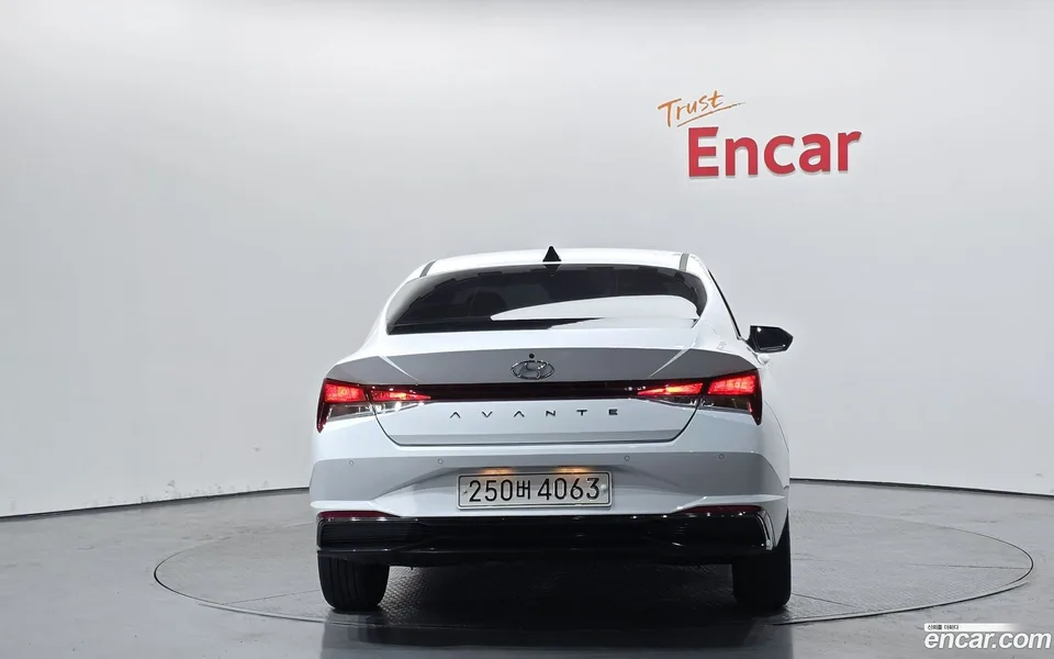 Hyundai Avante Hybrid 2022 — миниатюра 4