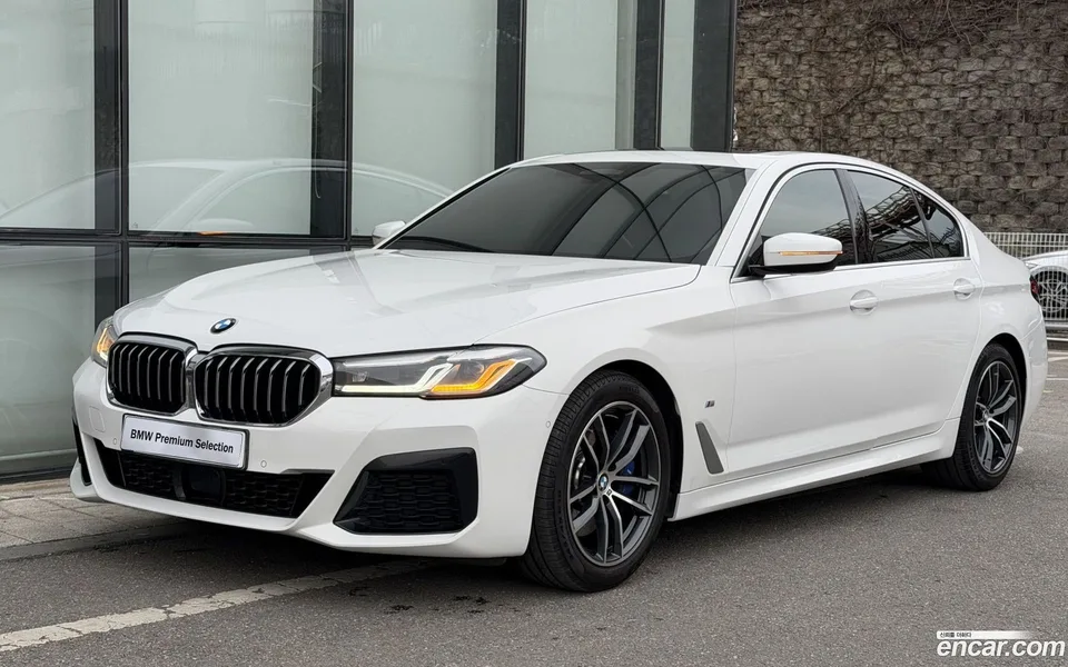 BMW 5 Series 520i M 2023 — фото 1, купить с доставкой в Москву