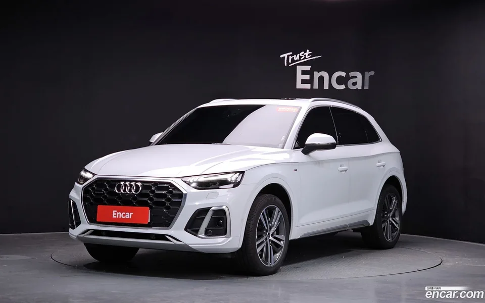 Audi Q5 45 TFSI 2022 — фото 1, купить с доставкой в Москву