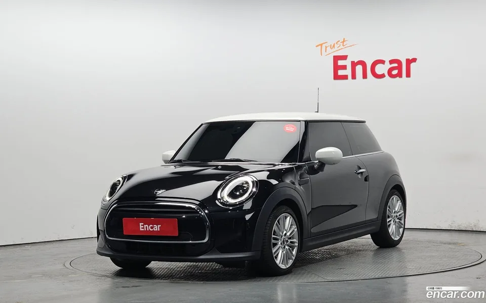 MINI Cooper 2022 — фото 1, купить с доставкой в Москву