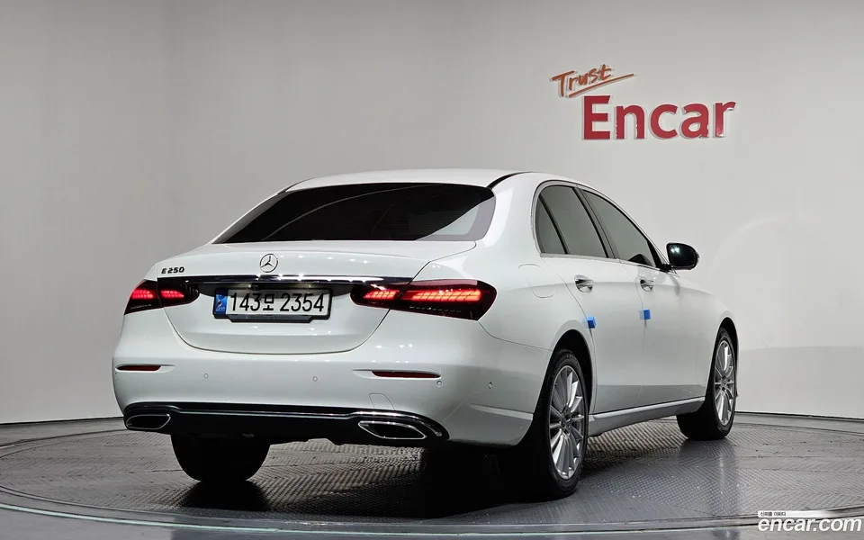 Mercedes-Benz E-Class E250 2022 — миниатюра 2