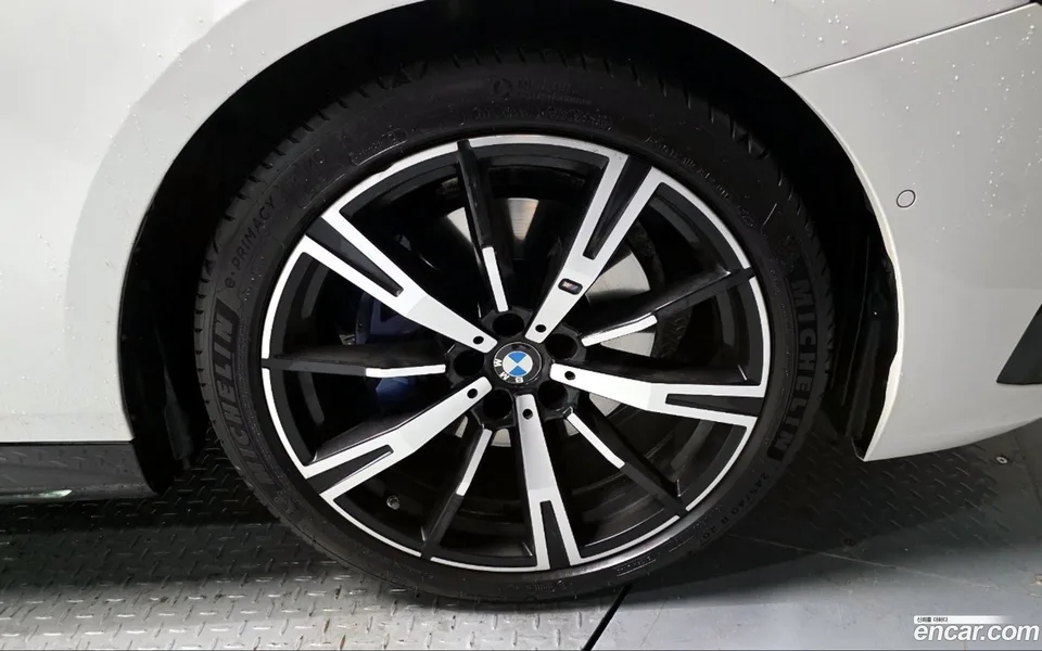 BMW 5 Series 530i xDrive M 2023 — миниатюра 5
