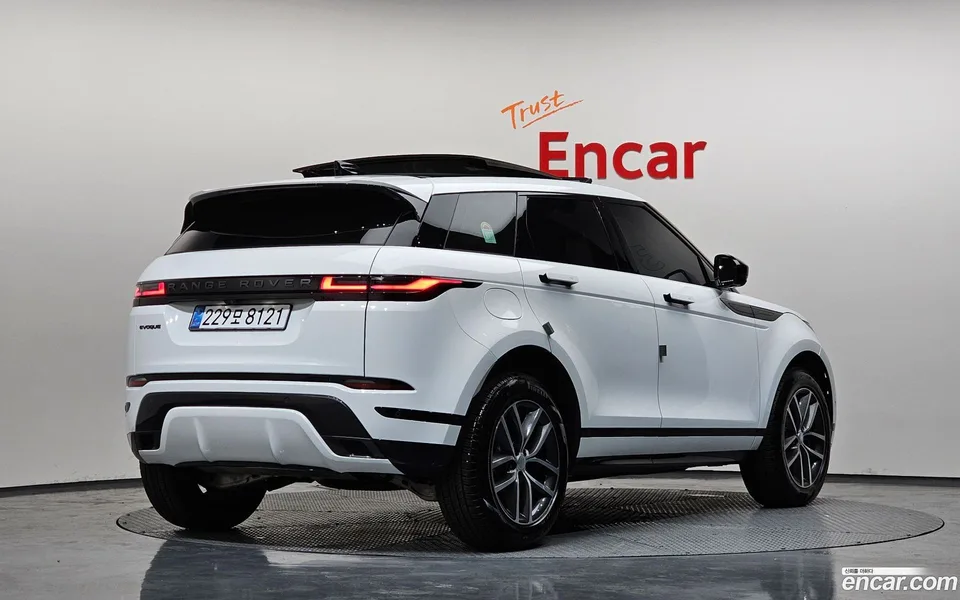 Land Rover Range Rover Evoque P250 SE 2025 — миниатюра 2