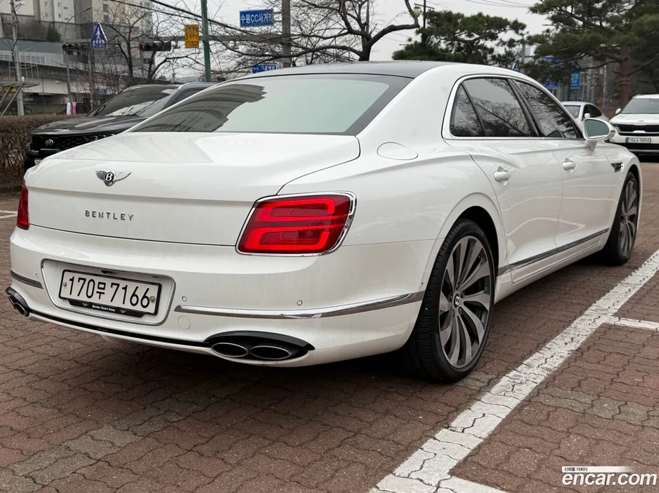Bentley Flying Spur 4.0 2022 — миниатюра 2