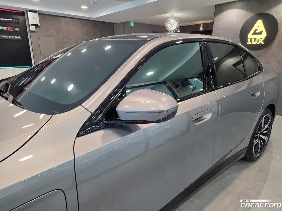 BMW 5 Series 530e M 2026 — миниатюра 5