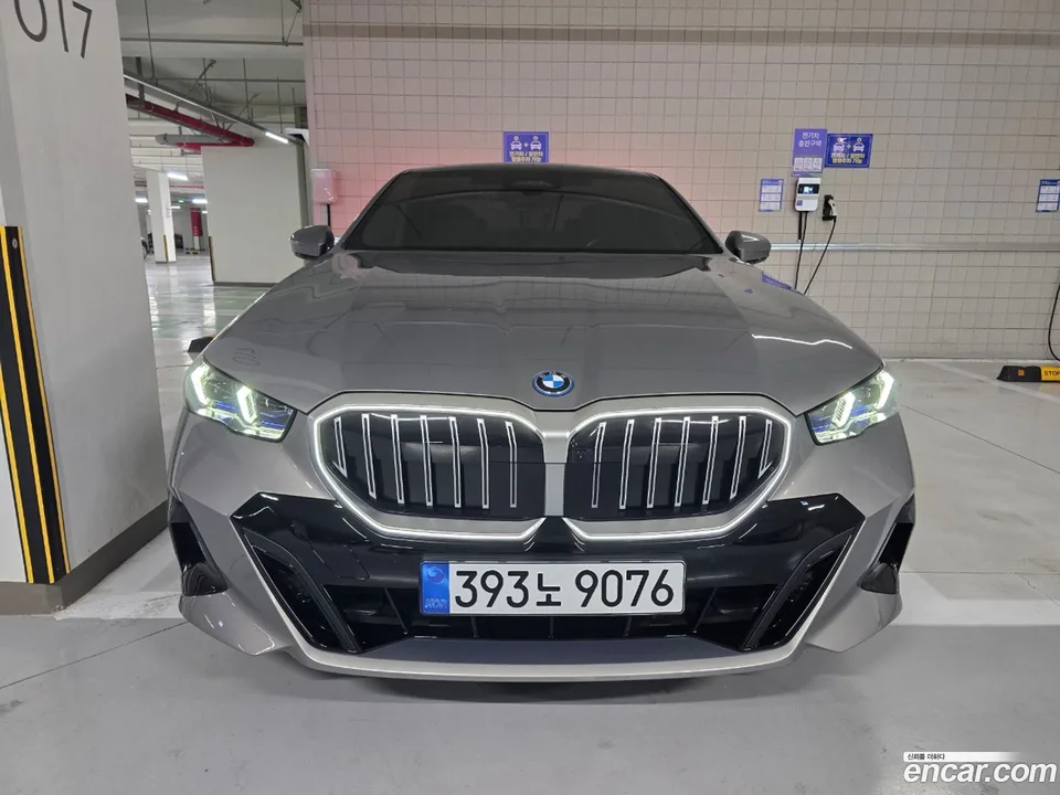 BMW 5 Series 530e M 2026 — фото 1, купить с доставкой в Москву
