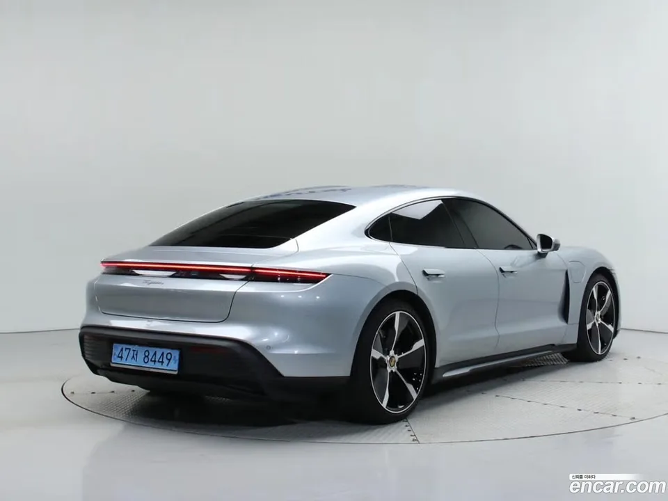 Porsche Taycan 2023 — миниатюра 2