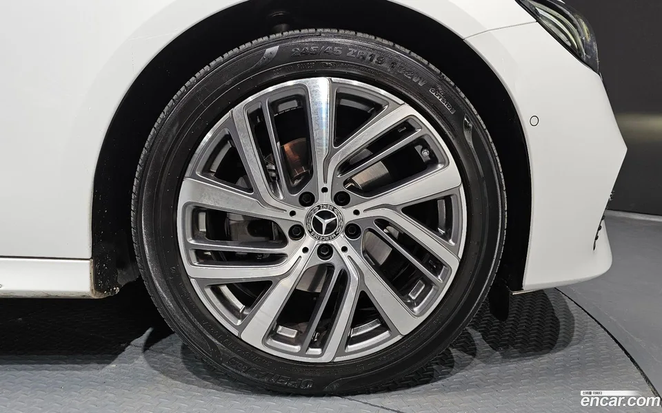 Mercedes-Benz E-Class E220d 4MATIC 2024 — миниатюра 5