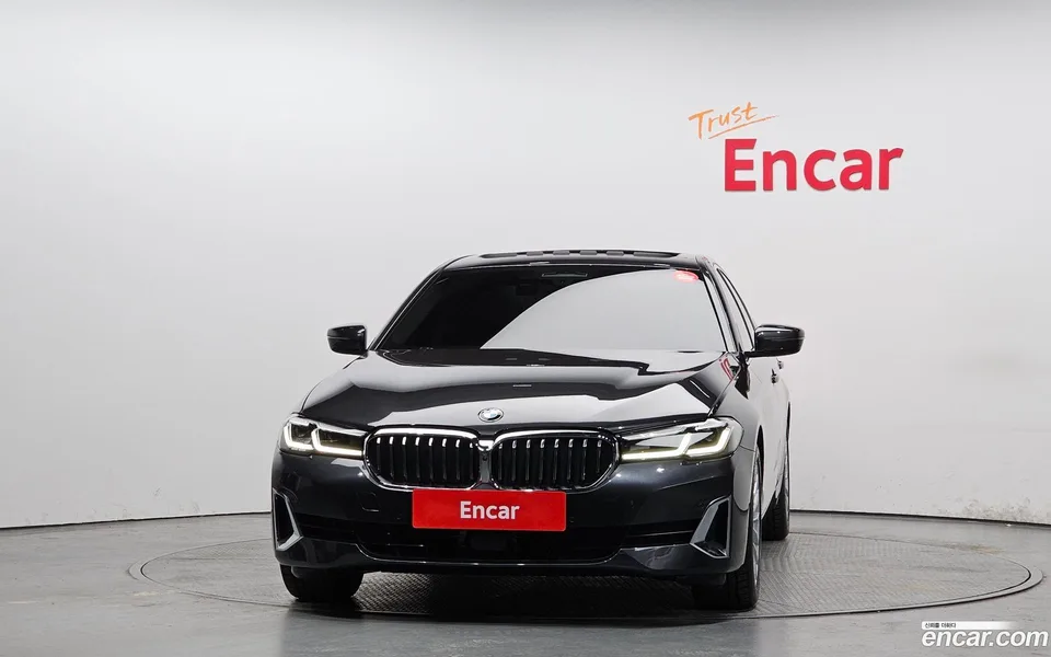 BMW 5 Series 520i 2023 — миниатюра 3