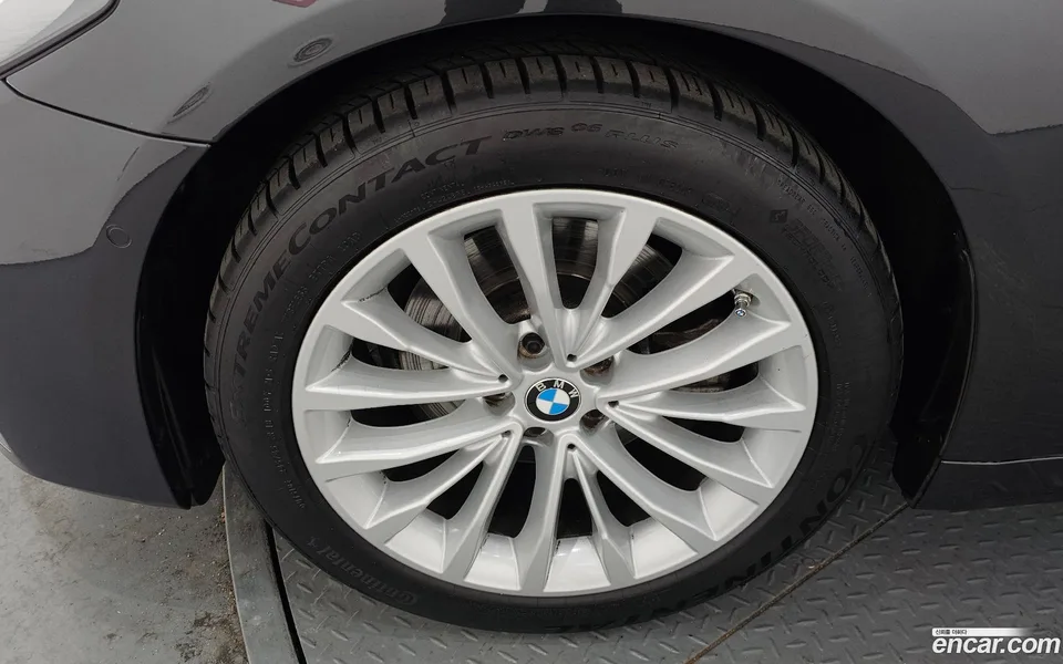 BMW 5 Series 520i 2023 — миниатюра 5