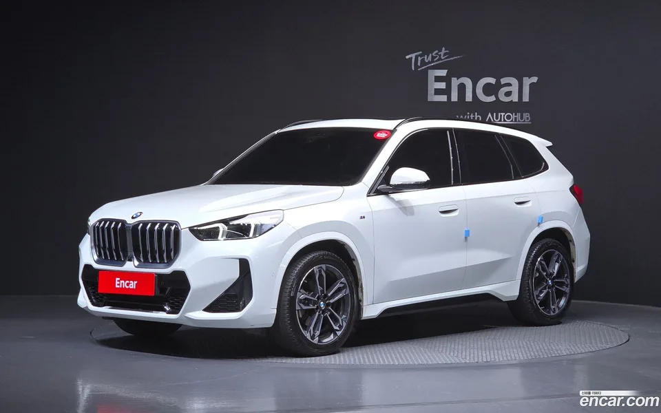 BMW X1 sDrive 20i M 2023 — фото 1, купить с доставкой в Москву