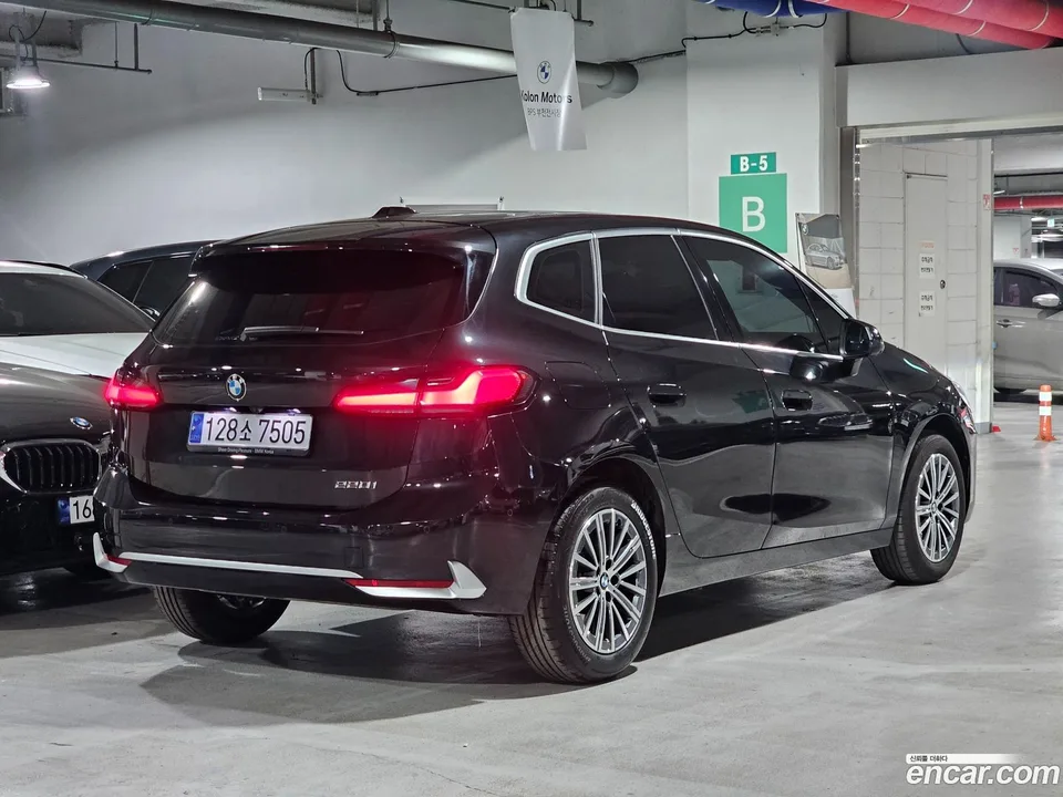 BMW 2 Series Active Tourer 220i 2023 — миниатюра 2