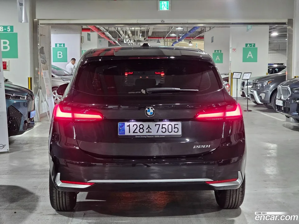 BMW 2 Series Active Tourer 220i 2023 — миниатюра 4