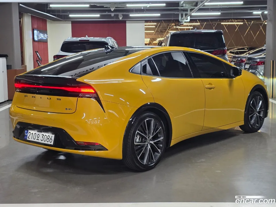Toyota Prius 2.0 XLE 2023 — миниатюра 5