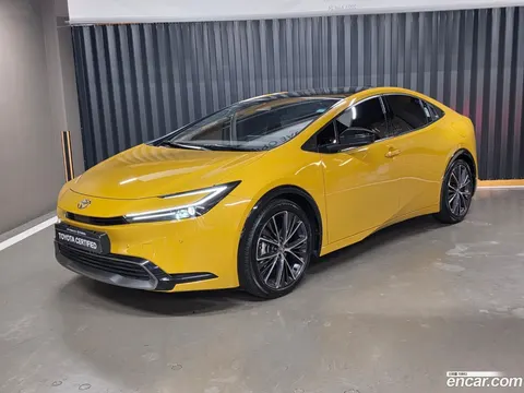 Toyota Prius 2023 купить в Москве