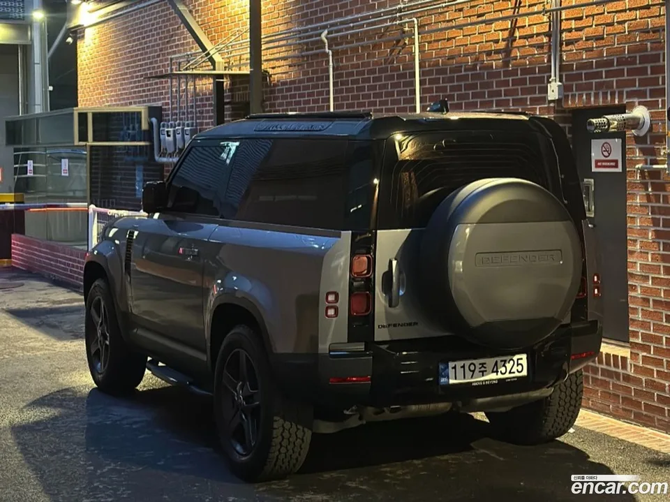 Land Rover Defender 90 D250 SE 2023 — миниатюра 2