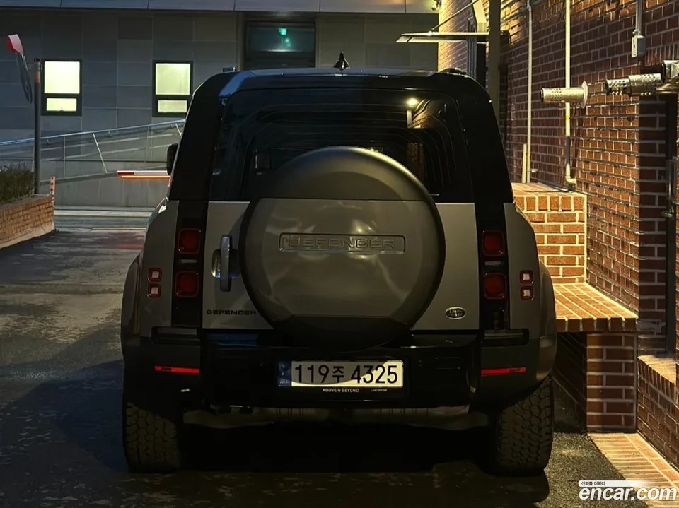 Land Rover Defender 90 D250 SE 2023 — миниатюра 3