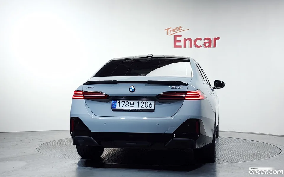 BMW 5 Series 530i xDrive M 2024 — миниатюра 4