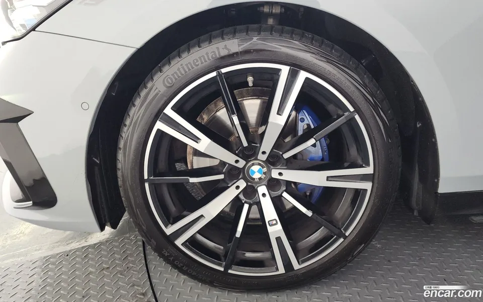 BMW 5 Series 530i xDrive M 2024 — миниатюра 5