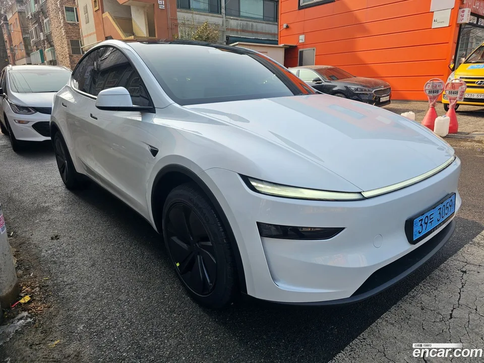 Tesla Model Y RWD 2026 — миниатюра 2