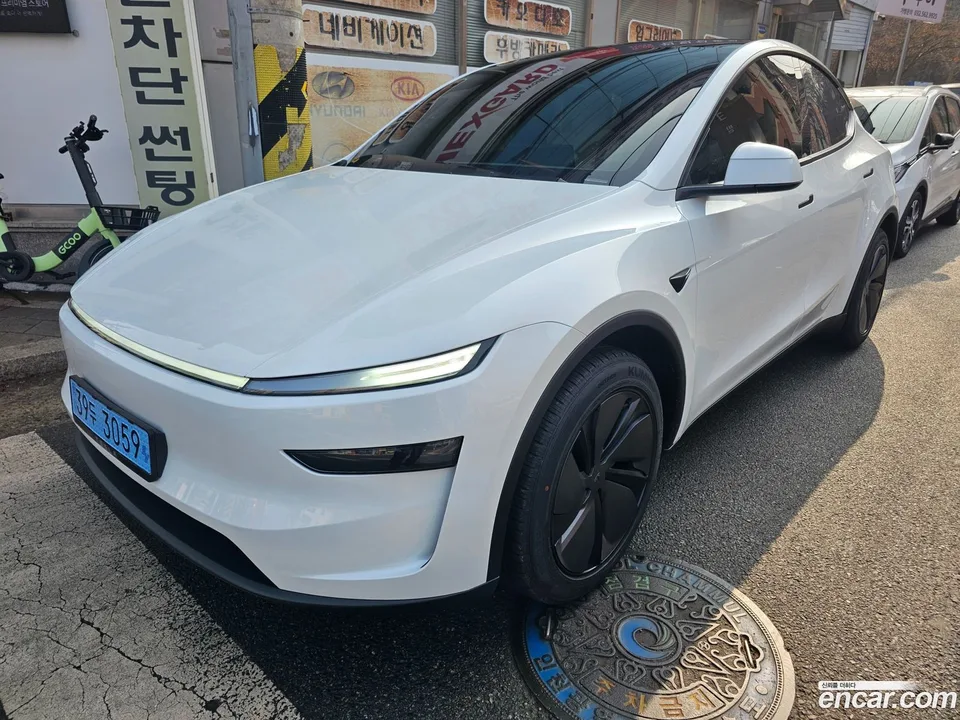 Tesla Model Y RWD 2026 — миниатюра 3