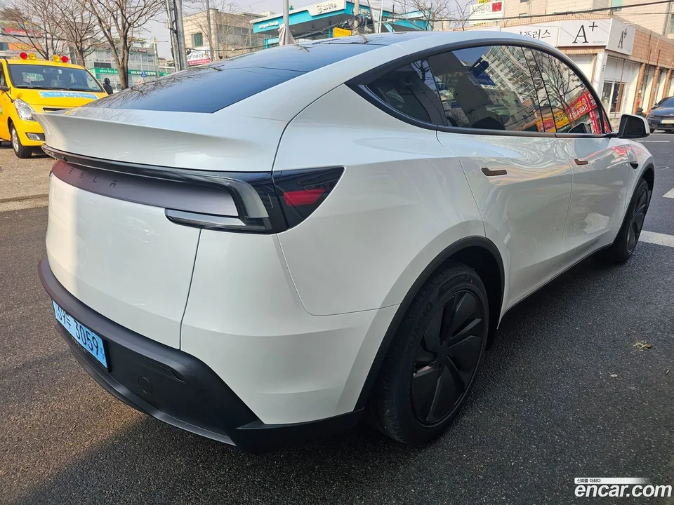 Tesla Model Y RWD 2026 — миниатюра 5