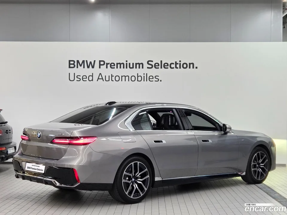BMW 7 Series 740i xDrive M 2024 — миниатюра 2