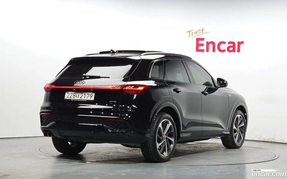Audi Q5 (80A) 40 TDI S Line 2025 — миниатюра 2