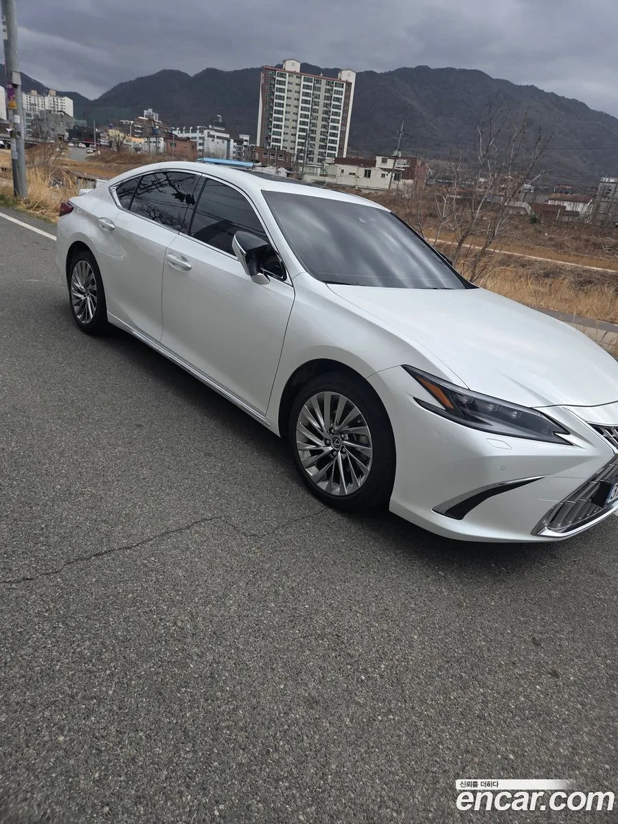 Lexus ES 300h 2025 — миниатюра 3