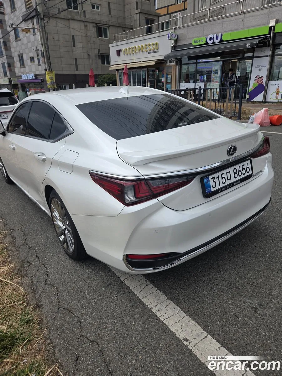 Lexus ES 300h 2025 — миниатюра 5