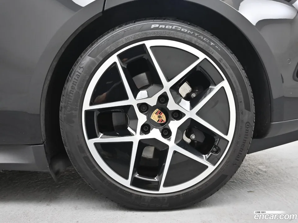 Porsche Taycan 2024 — миниатюра 5