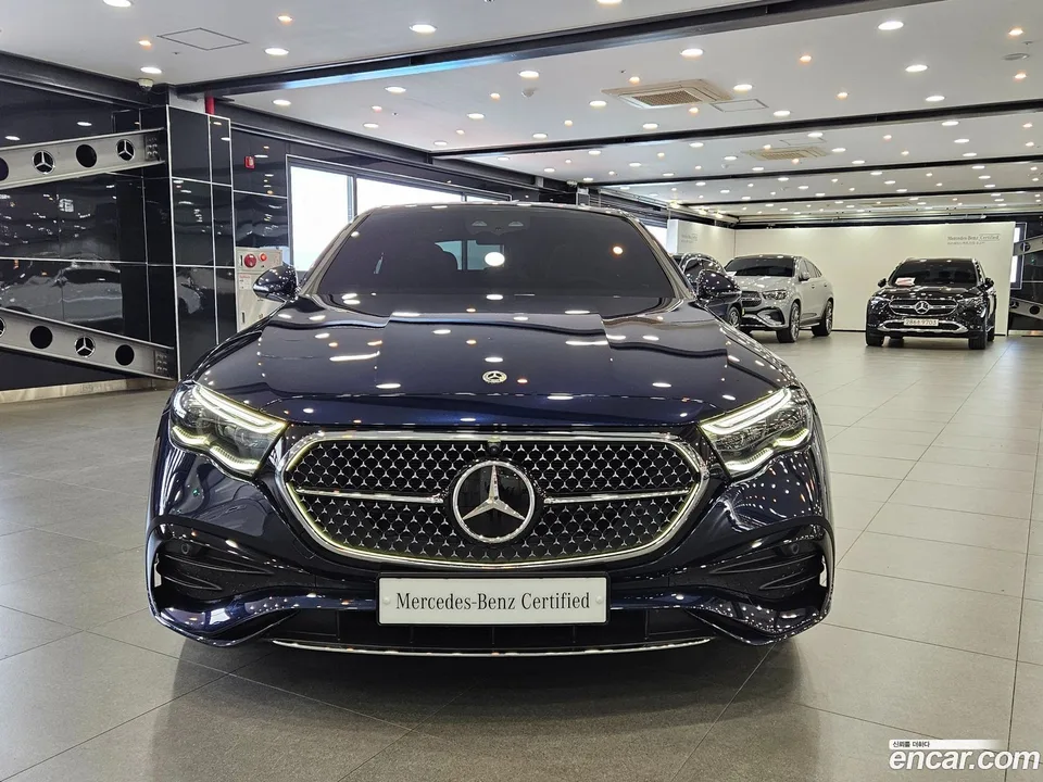 Mercedes-Benz E-Class E300 4MATIC AMG Line 2024 — миниатюра 3