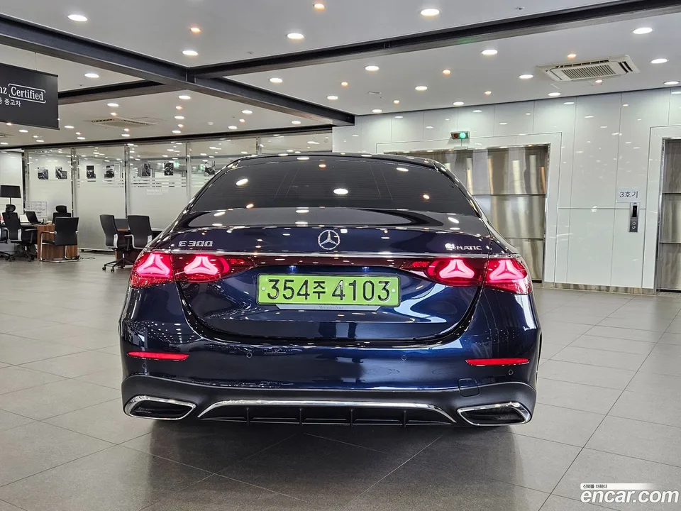 Mercedes-Benz E-Class E300 4MATIC AMG Line 2024 — миниатюра 4
