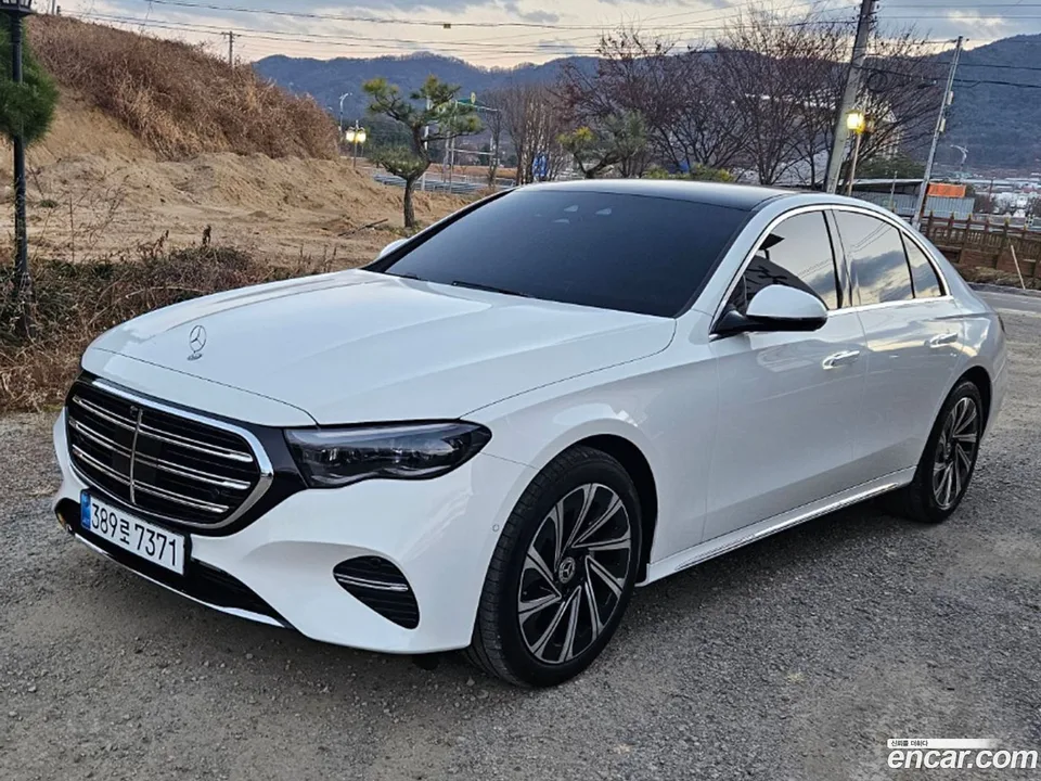 Mercedes-Benz E-Class E300 4MATIC 2025 — миниатюра 3