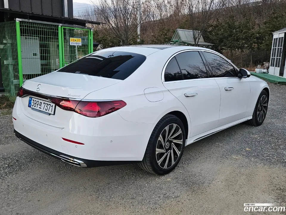 Mercedes-Benz E-Class E300 4MATIC 2025 — миниатюра 5