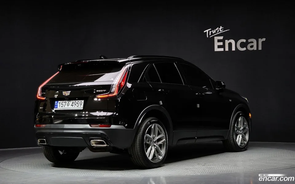 Cadillac XT4 2.0 AWD 2023 — миниатюра 2