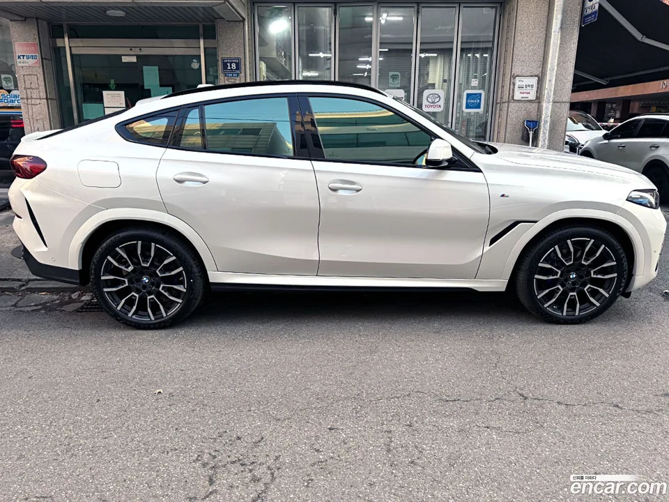 BMW X6 xDrive40i M 2025 — миниатюра 5