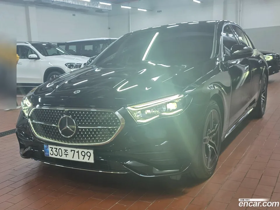 Mercedes-Benz E-Class E300 4MATIC AMG Line 2025 — миниатюра 2