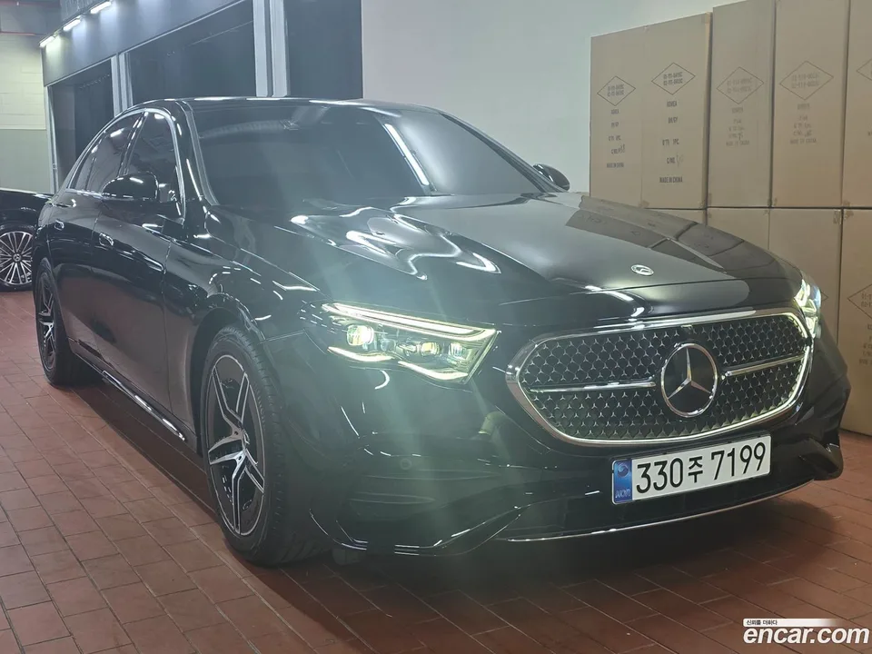 Mercedes-Benz E-Class E300 4MATIC AMG Line 2025 — миниатюра 3