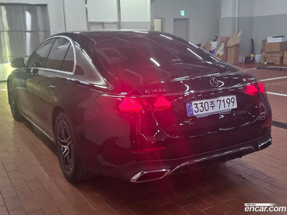 Mercedes-Benz E-Class E300 4MATIC AMG Line 2025 — миниатюра 5