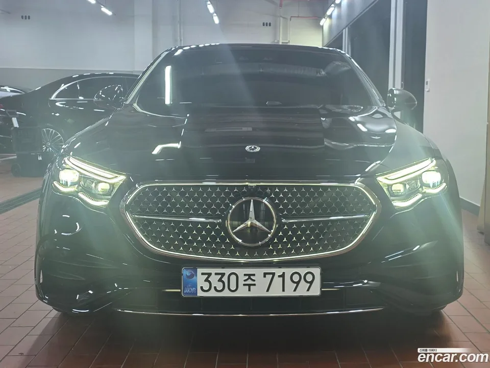 Mercedes-Benz E-Class E300 4MATIC AMG Line 2025 — фото 1, купить с доставкой в Москву