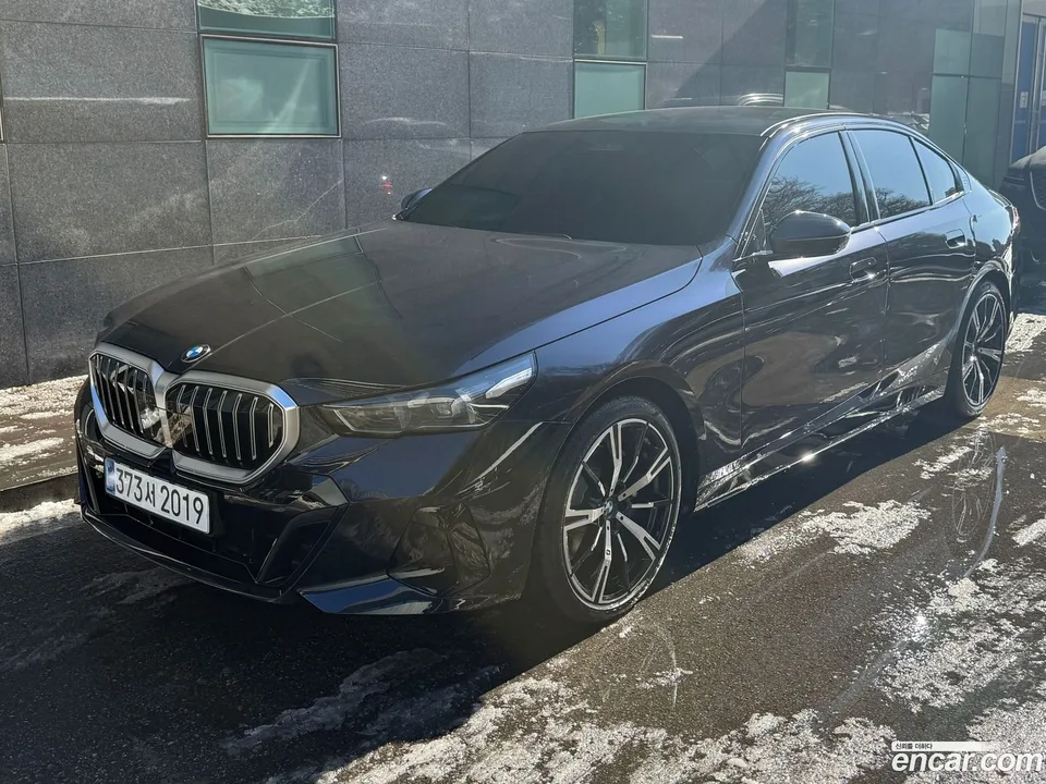 BMW 5 Series 530i xDrive M 2025 — миниатюра 2