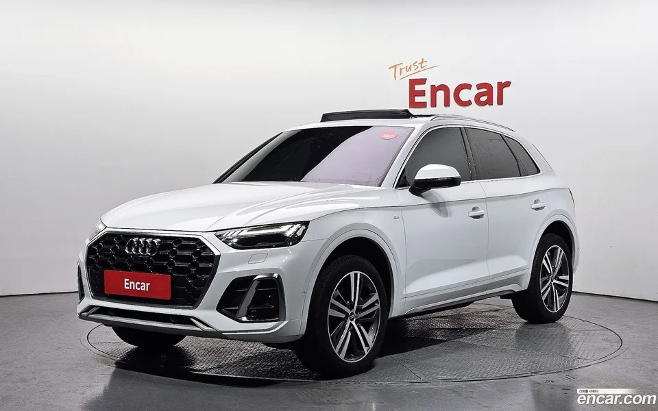 Audi Q5 45 TFSI 2023 — фото 1, купить с доставкой в Москву