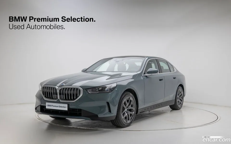 BMW 5 Series 520i 2025 — фото 1, купить с доставкой в Москву